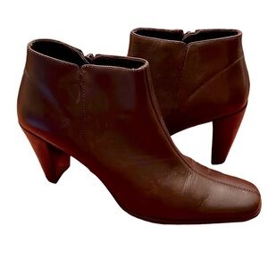 Hillard & Hanson Brown Leather Booties